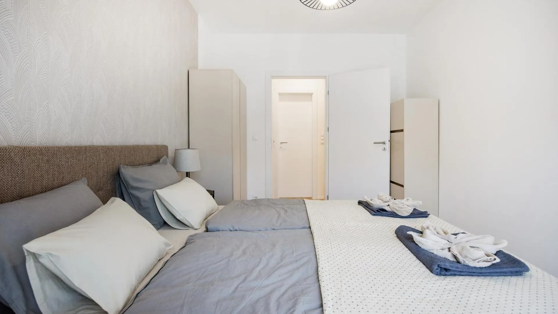 Elegant Premium Apartment With Parking Budapest